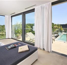 4 Bedroom Luxury Villa Retreat with Heated Infinity Pool near Buje, Sleeps 8-10